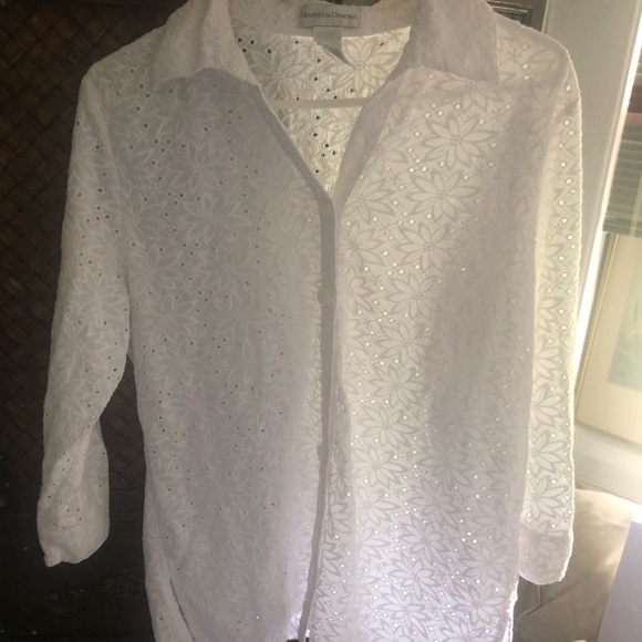 Draper and Damon’s eyelet blouse - Picture 12 of 13